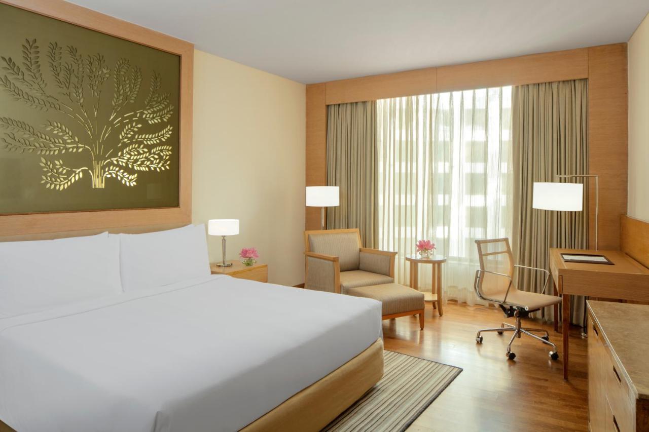 Radisson Blu Hotel New Delhi Dwarka Esterno foto A room at the Taj Bengal