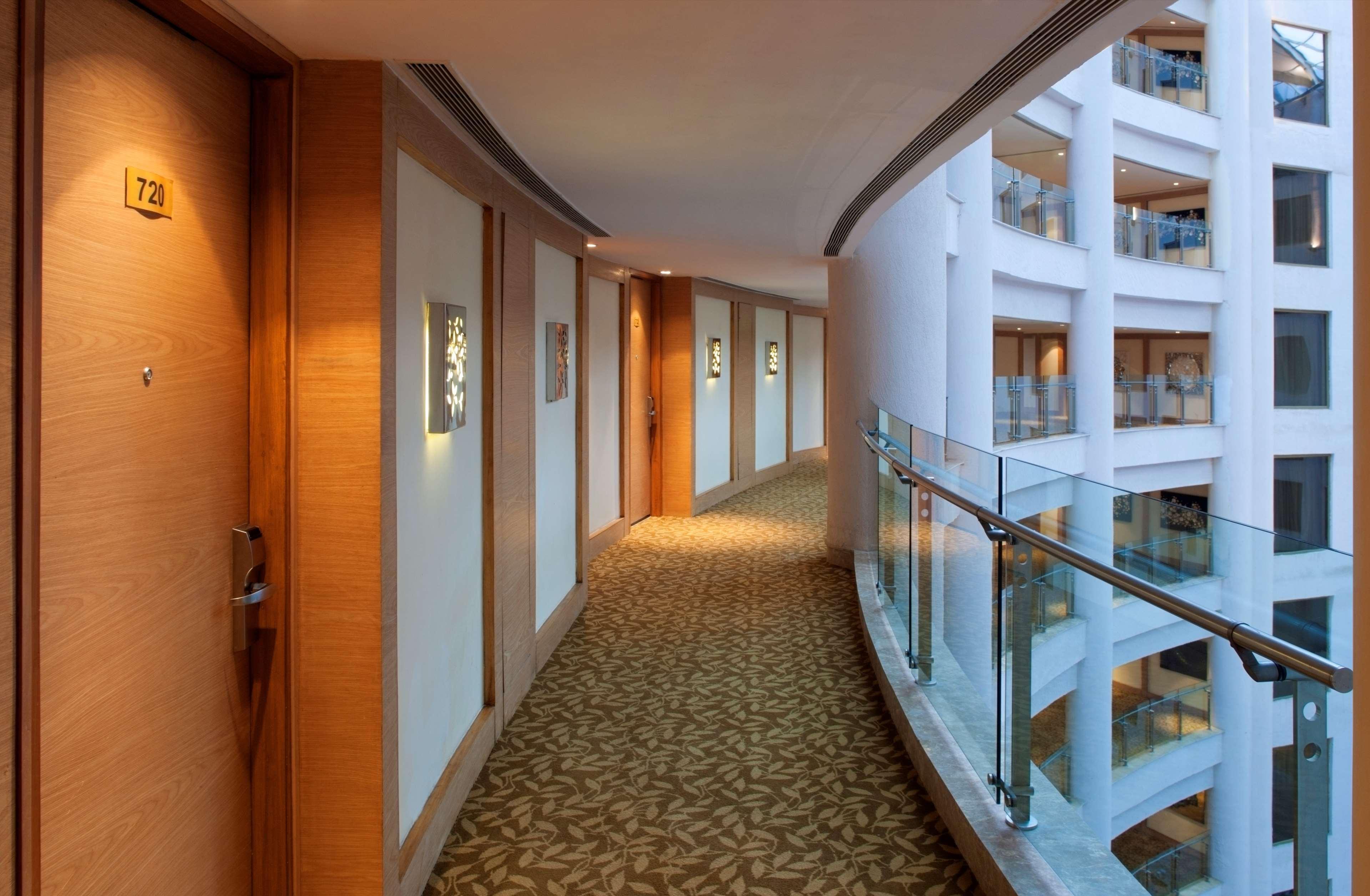 Radisson Blu Hotel New Delhi Dwarka Interno foto A corridor