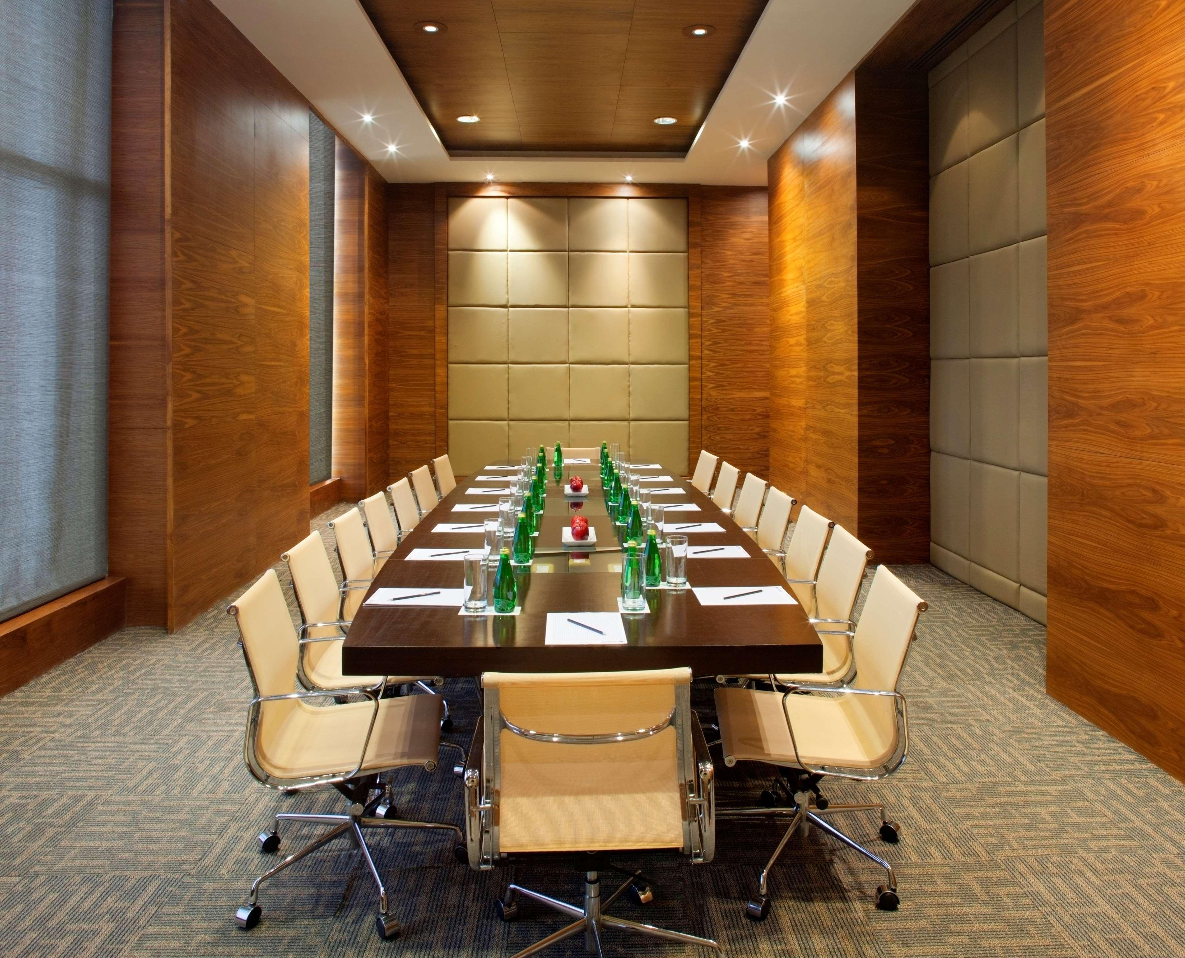 Radisson Blu Hotel New Delhi Dwarka Esterno foto Meeting room