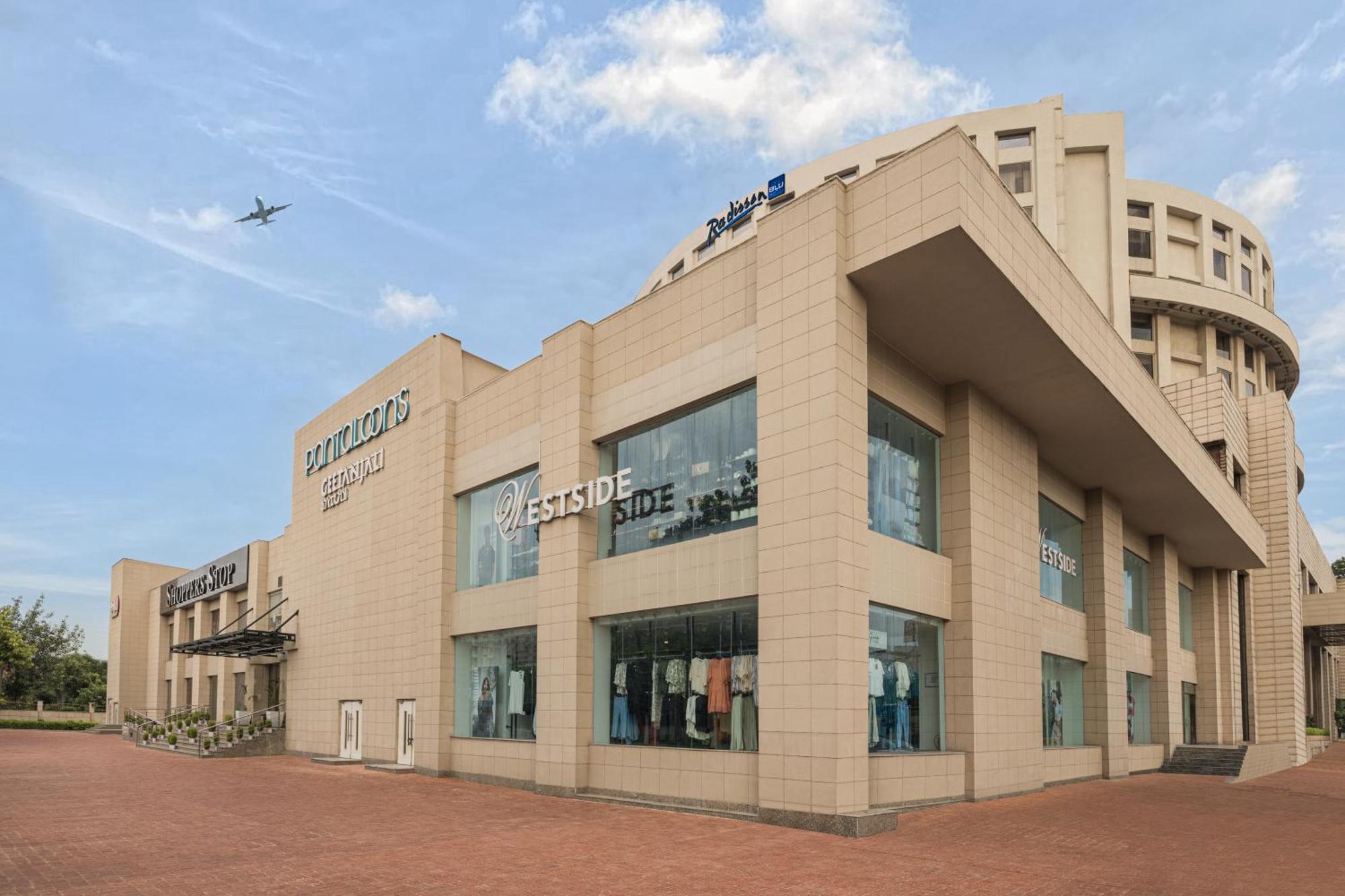 Radisson Blu Hotel New Delhi Dwarka Esterno foto Westside, a lifestyle retail store in India