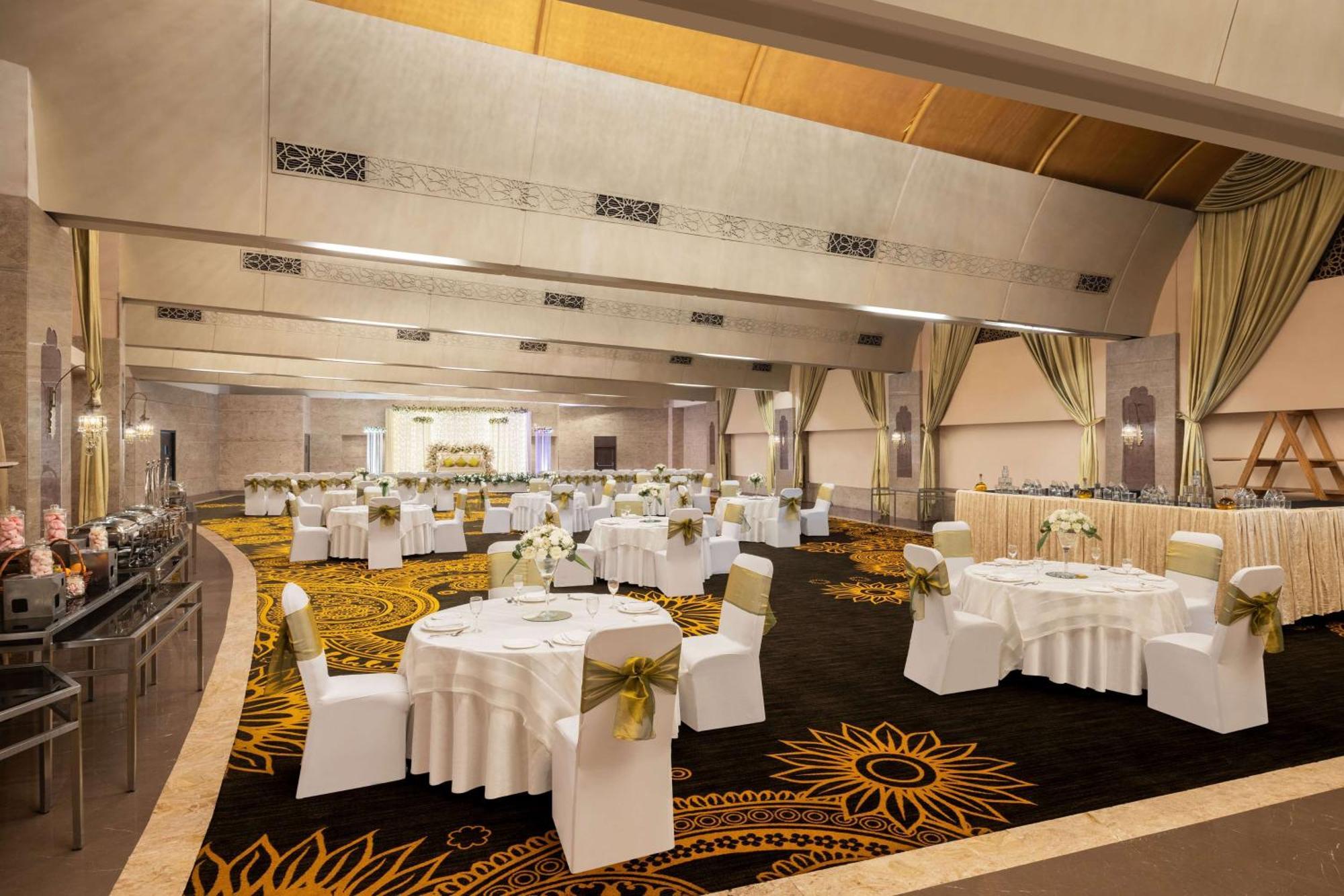 Radisson Blu Hotel New Delhi Dwarka Esterno foto The Grand Ballroom